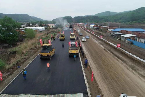 揚(yáng)斗志 勇?lián)?dāng) 吉東公路A3合同段順利完成瀝青路面試驗(yàn)段施工