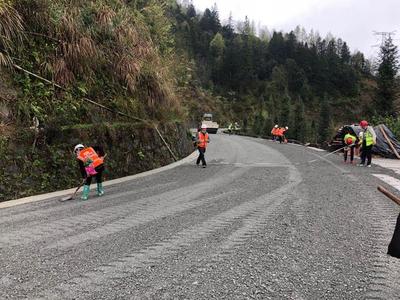 貴州橋梁集團加快推進縣鄉(xiāng)公路路面改善提升工程，助力鄉(xiāng)村振興